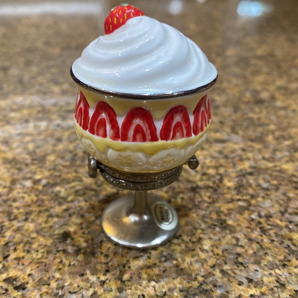 Cooking Club of America trinket box, strawberry banana cram pie. - Picture 5 of 8